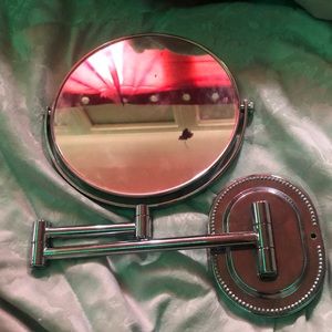 Extendable beauty mirror